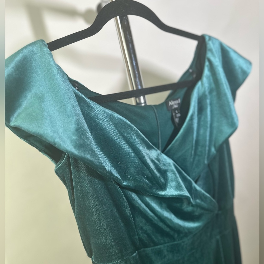 NWT | Emerald Green Maxi Dress